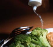 De ce trebuie să sărați alimentele la sfârșitul gătitului De ce prea multă sare este periculoasă
